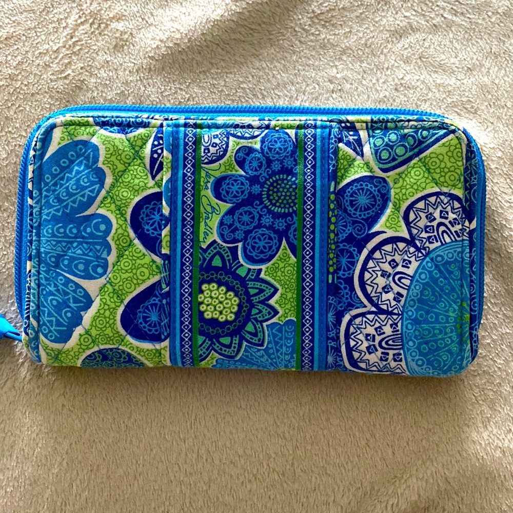 Vera Bradley zippered wallet